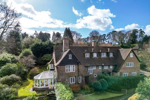 4 bed property, in Haslemere, £995,000