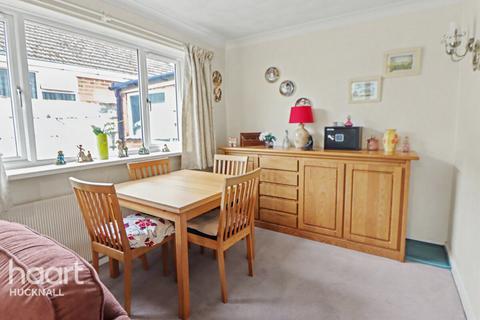 2 bed property, in Highfield Road, £240,000