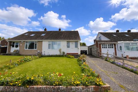2 bed property, in Nicholas Drive, £290,000