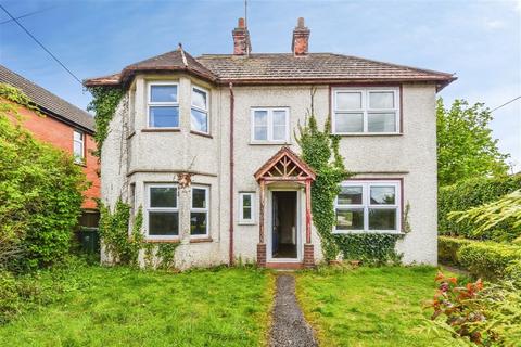 3 bed property, in Westbury Road, £300,000
