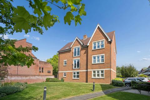 3 bed property, in Woodstock Road, £650,000