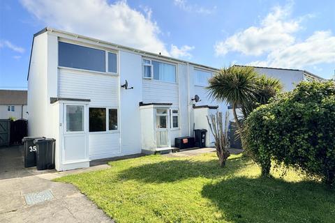 2 bed property, in Pendragon Crescent, £235,000
