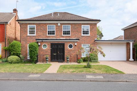 5 bed property, in Ronneby Close, £1,325,000
