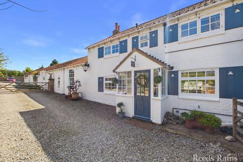 3 bed property, in Hunmanby Road, £595,000