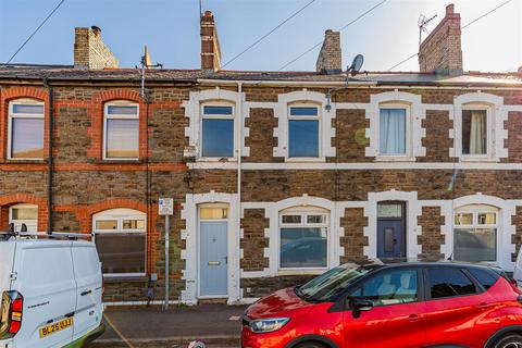 2 bed property, in Wyndham Crescent, £340,000
