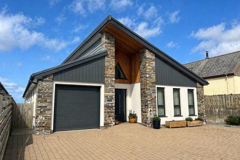 4 bed property, in Trenale Lane, £650,000