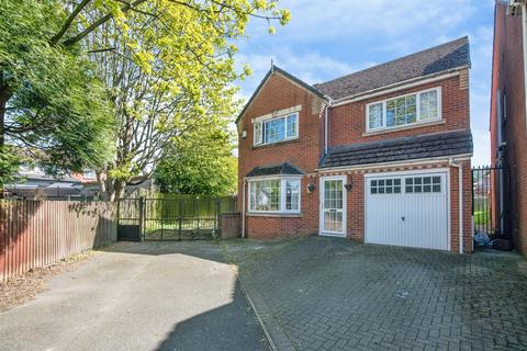 5 bed property, in Wall Close, £465,000