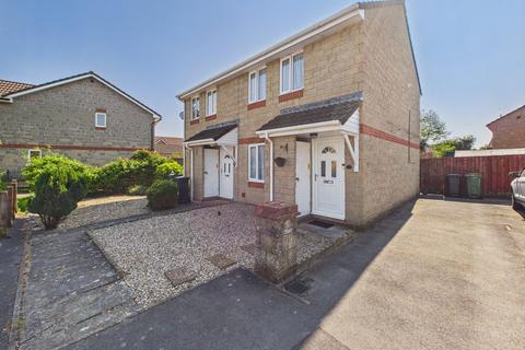 2 bed property, in Bailey Close, £237,500