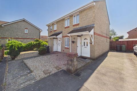 2 bed property, in Bailey Close, £230,000