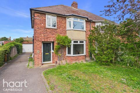 3 bed property, in Queen Ediths Way, £570,000