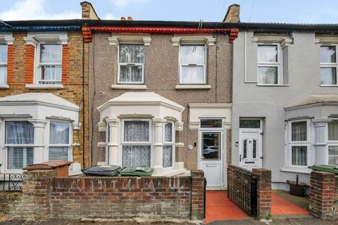 3 bed property, in Skeltons Lane, £600,000