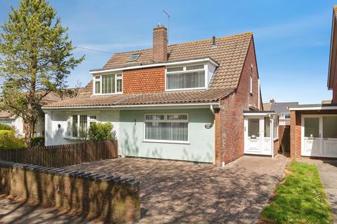 3 bed property, in Whitchurch Lane, £365,000