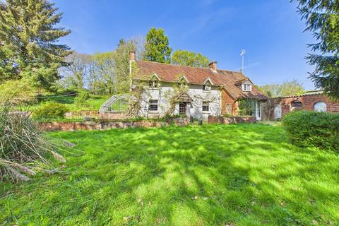 4 bed property, in Brickyard Lane, £750,000