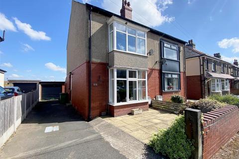 2 bed property, in Frances Avenue, £180,000