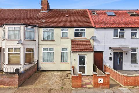 3 bed property, in Monks Park, £500,000