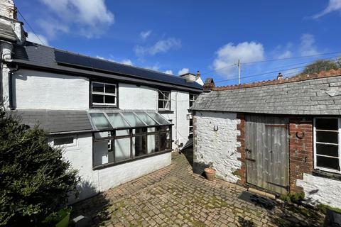 3 bed property, in Tredinnick, £300,000