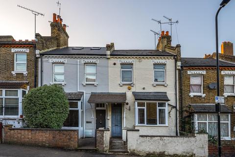 2 bed property, in Bakers Hill, £695,000