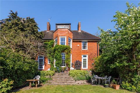 4 bed property, in Albert Drive, £2,400,000