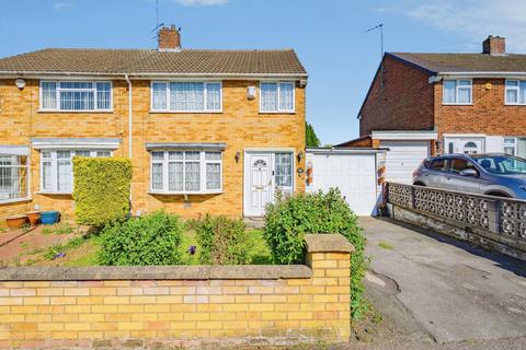 3 bed property, in Clifford Crescent, £325,000