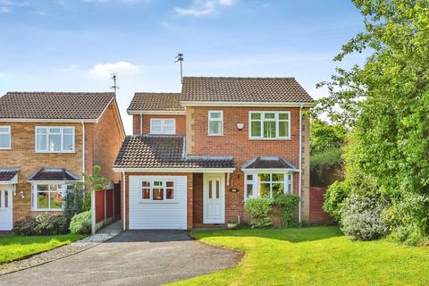 3 bed property, in Minster Close, £290,000