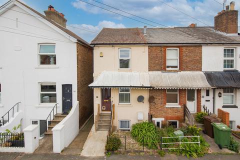 2 bed property, in Springfield Road, £350,000