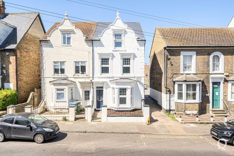 4 bed property, in Park Road, £370,000