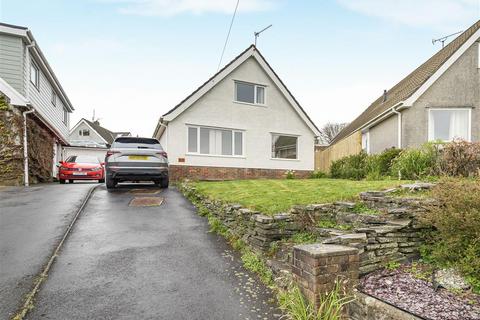 3 bed property, in Keats Grove, £300,000