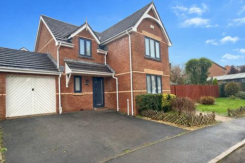4 bed property, in Bryn Melys, £425,000