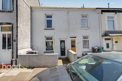 2 bed property, in Picton Street, £120,000