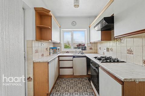 2 bed property, in Picton Street, £125,000
