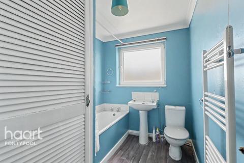 2 bed property, in Picton Street, £125,000