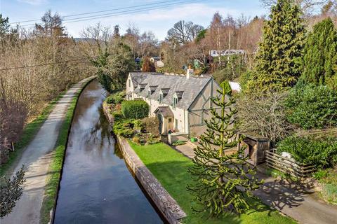 Land, in Abbey Road, £1,350,000