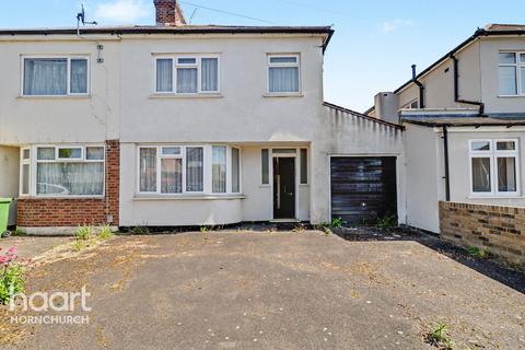 3 bed property, in Albany Road, £525,000
