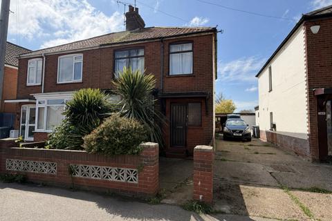 3 bed property, in High Street, £230,000