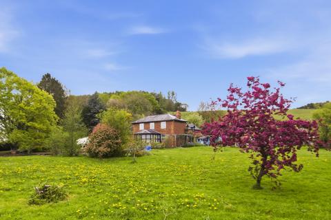 3 bed property, in Ketford, £750,000