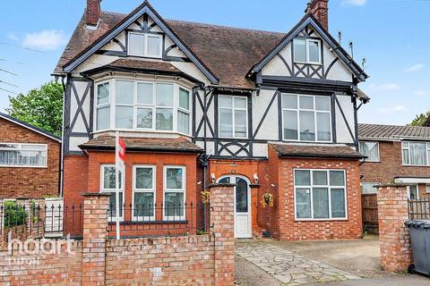 9 bed property, in Lansdowne Road, £850,000