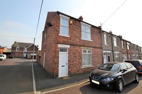 2 bed property, in Morris Street, £62,000