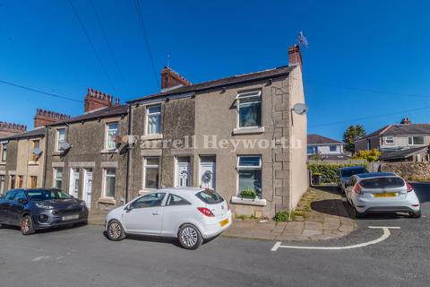 2 bed property, in Graham Street, £140,000