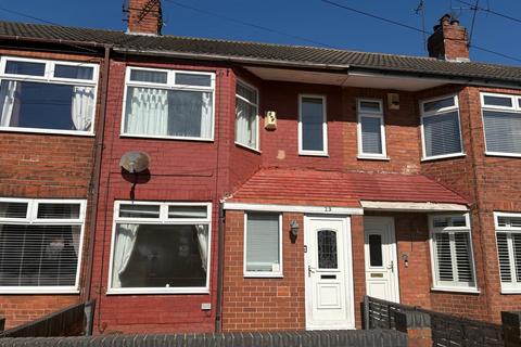 2 bed property, in Woodgate Road, £115,000