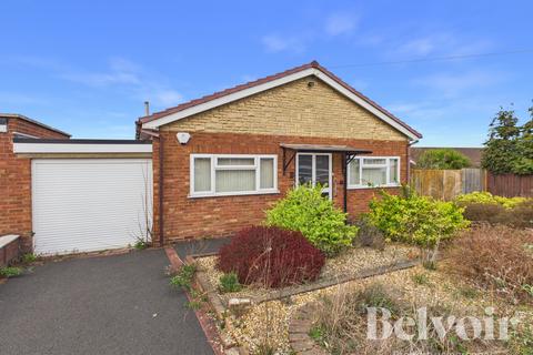 2 bed property, in St Michaels Drive, £215,000