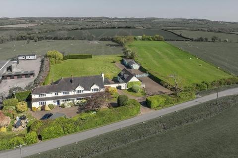 5 bed property, in Nr. Henley-In-Arden B95, £1,350,000