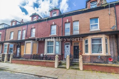 4 bed property, in Balmoral Terrace, £175,000