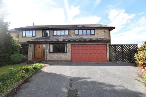 5 bed property, in Cobbler Hall, £425,000