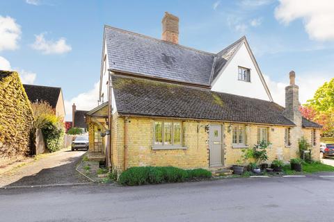 5 bed property, in Brookside, £650,000