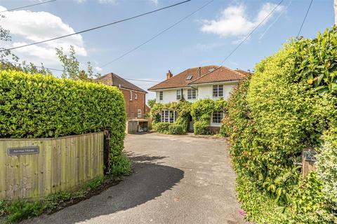 6 bed property, in Crock Lane, £825,000