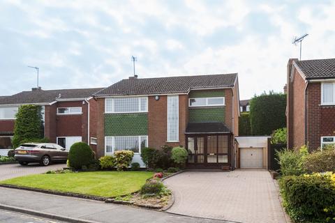 4 bed property, in Cranbourne Road, £450,000