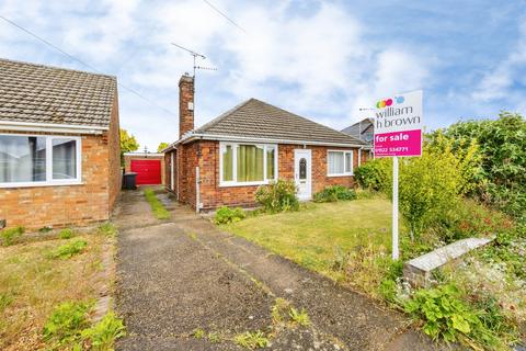 3 bed property, in Manor Road, £180,000