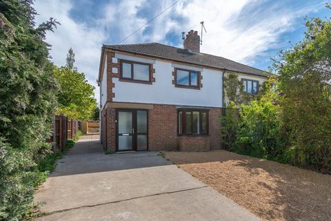 3 bed property, in Kings Road, £280,000