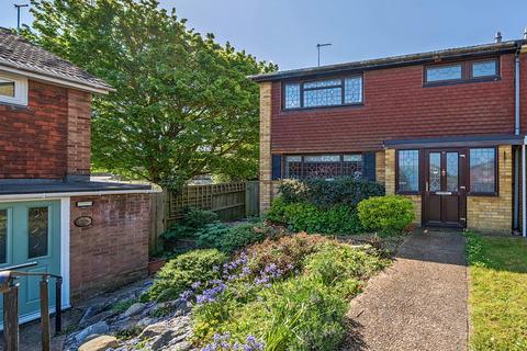 3 bed property, in Alder Way, £375,000