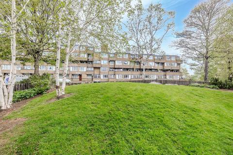 1 bed property, in Baxterwood Grove, £14,000